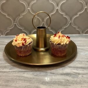 Metal bottle topper with handle